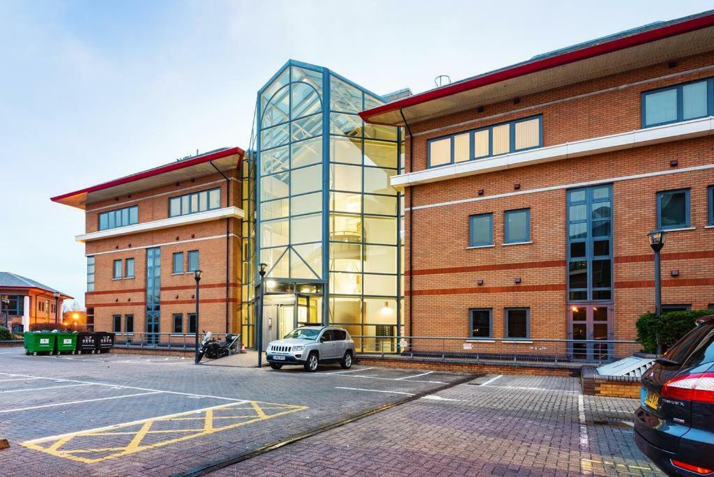 Mondial Apartments At Heathrow Harmondsworth Екстер'єр фото
