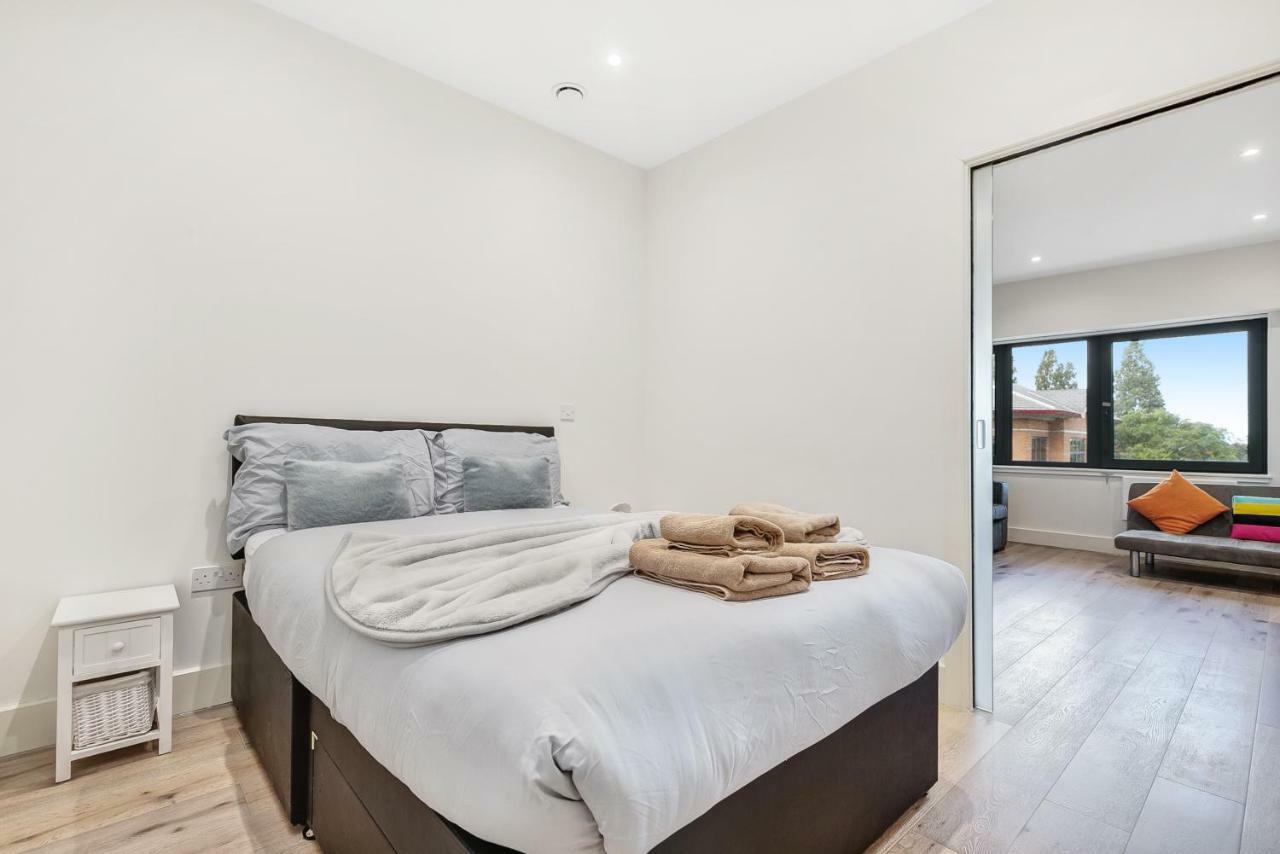 Mondial Apartments At Heathrow Harmondsworth Екстер'єр фото