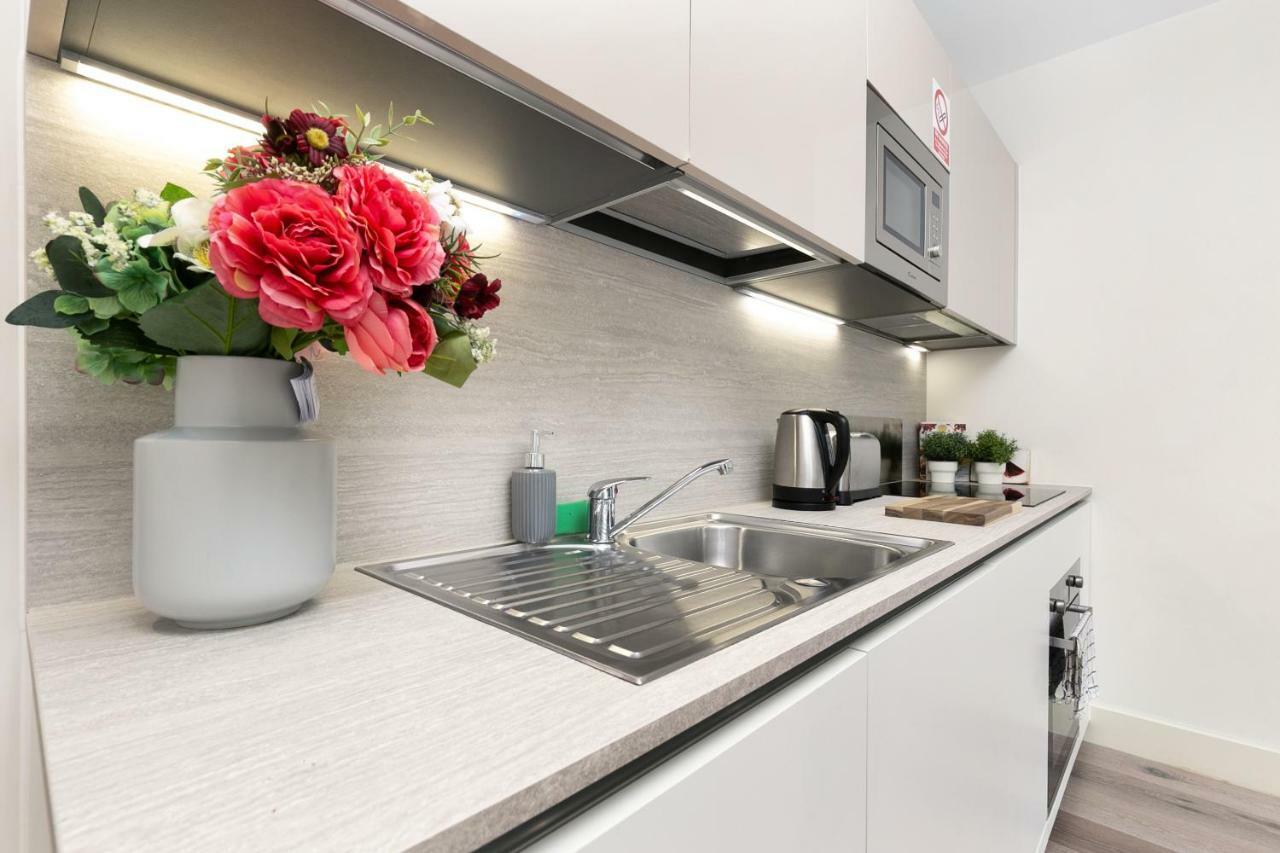 Mondial Apartments At Heathrow Harmondsworth Екстер'єр фото