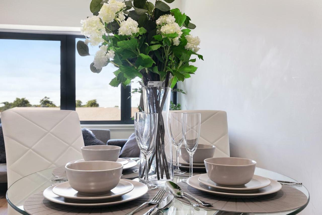 Mondial Apartments At Heathrow Harmondsworth Екстер'єр фото